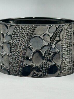 3/$30 Gunmetal Tone Bracelet Wide Cuff Hinged Textured 7 Inch